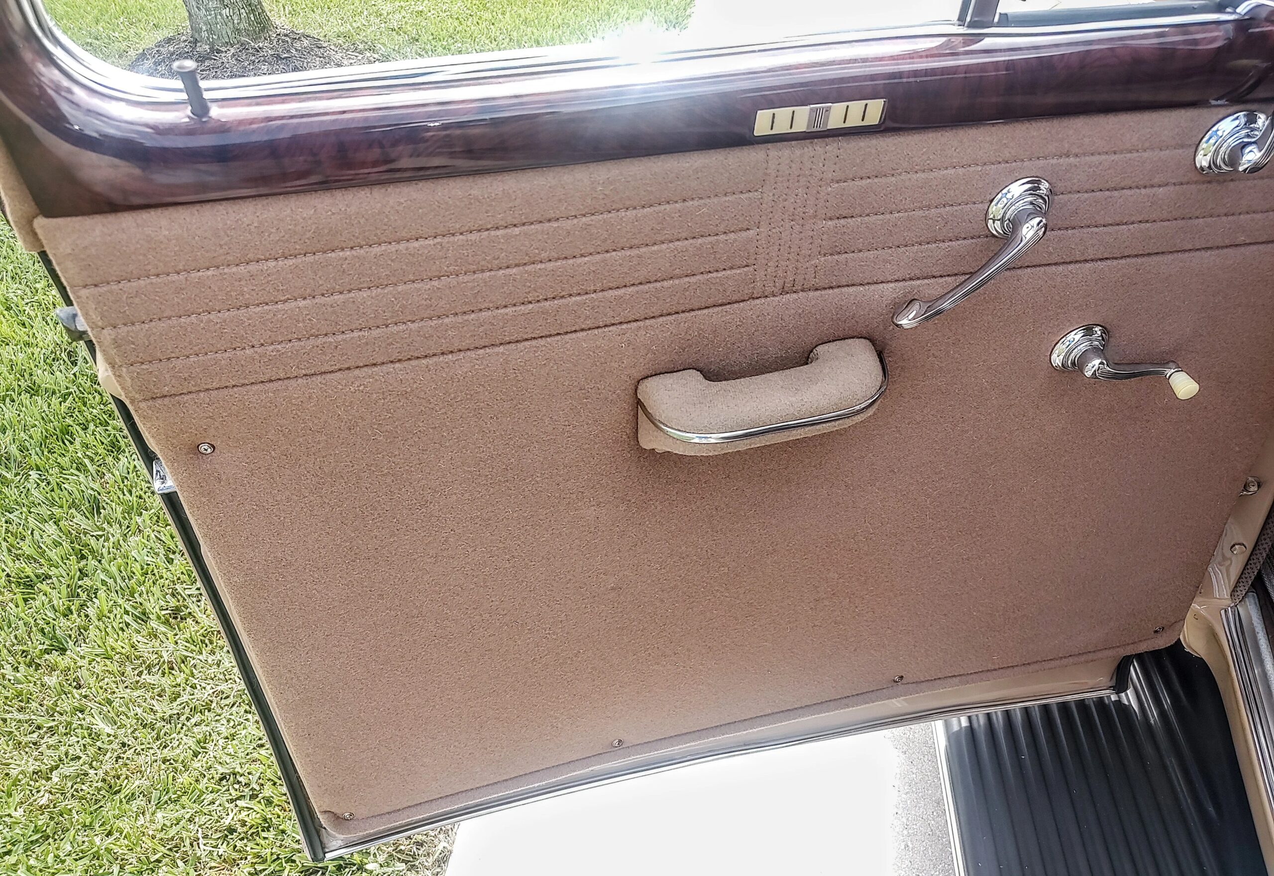 Buick-Series-40-1938-Beige-Beige-34