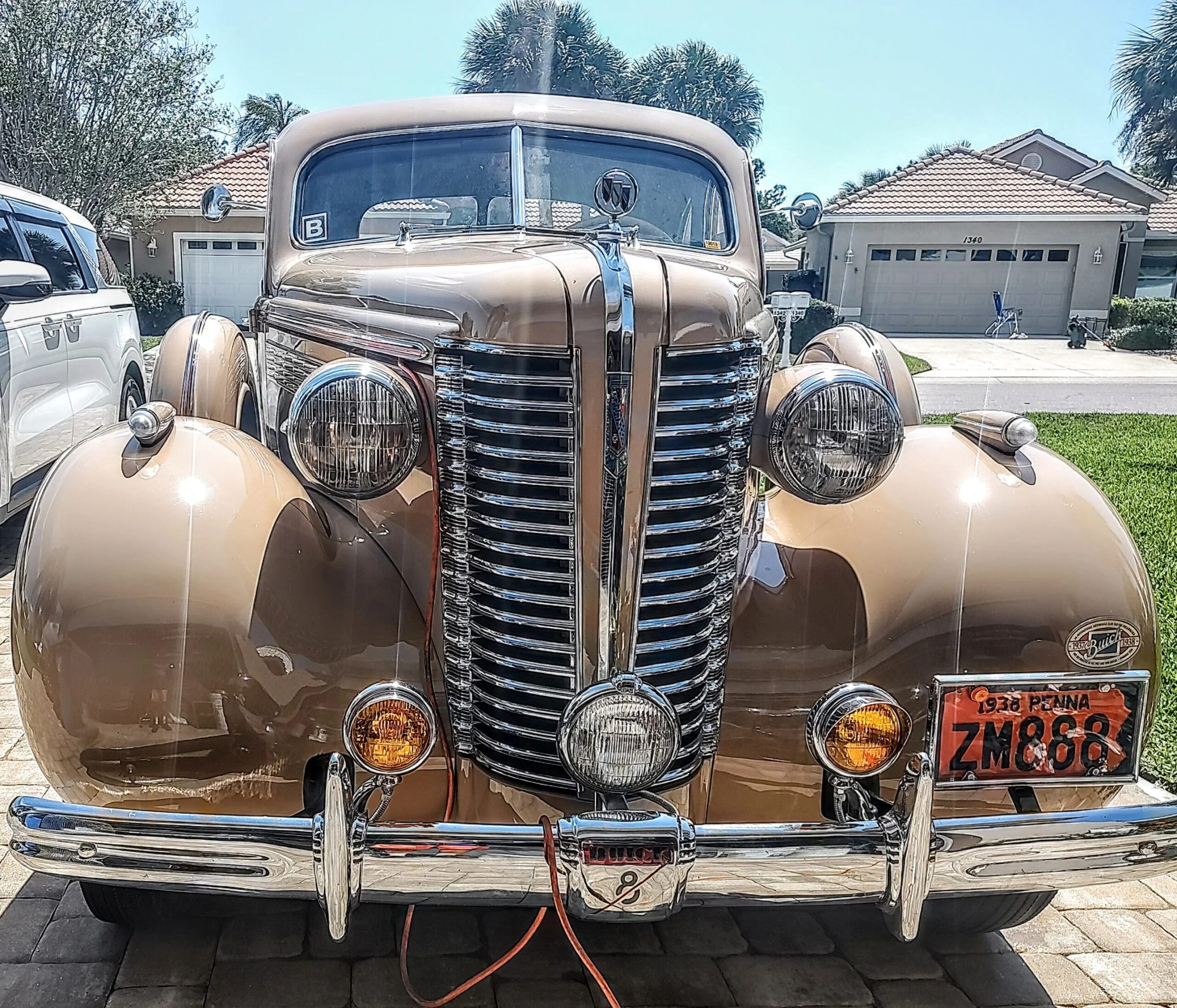 Buick-Series-40-1938-Beige-Beige-55