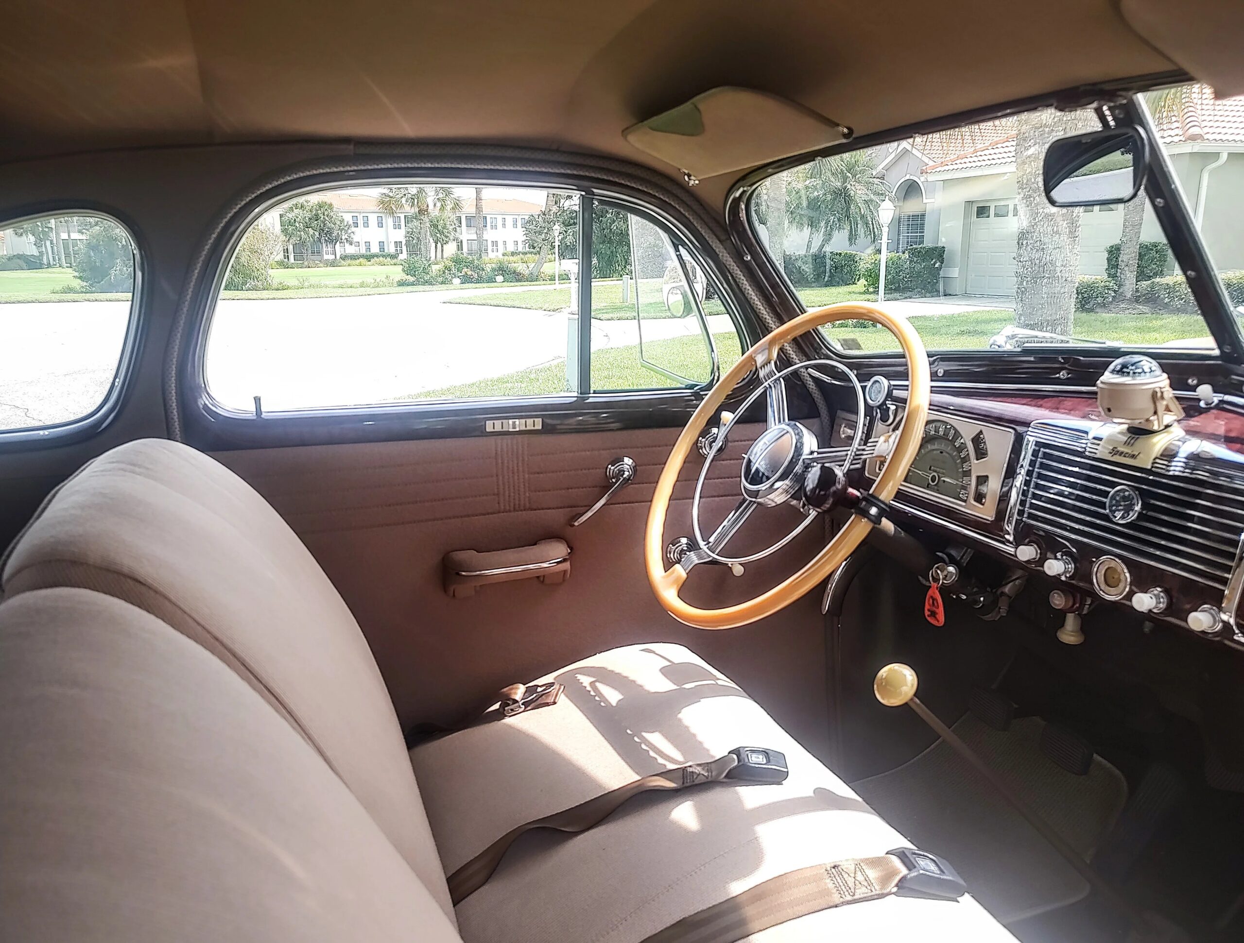 Buick-Series-40-1938-Beige-Beige-57