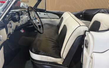 Buick-Skylark-1953-Classic-Car-30