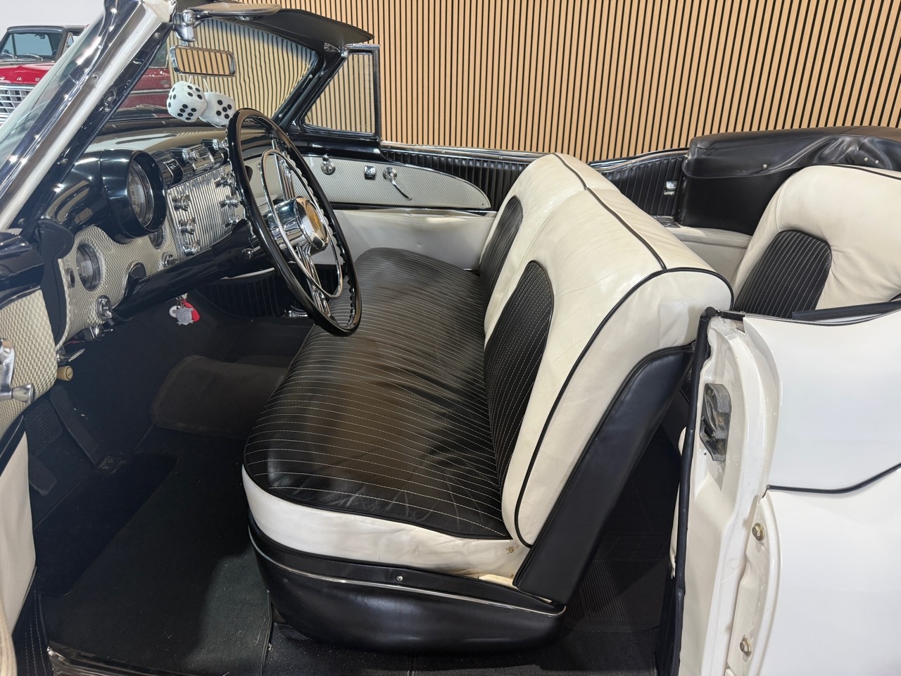 Buick-Skylark-1953-Classic-Car-30