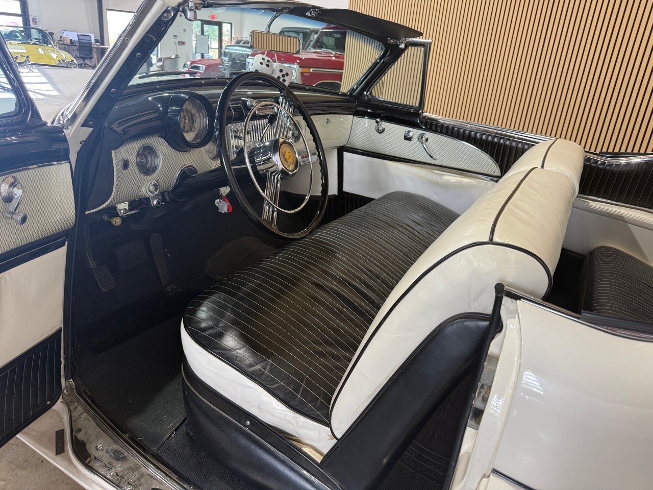 Buick-Skylark-1953-Classic-Car-31