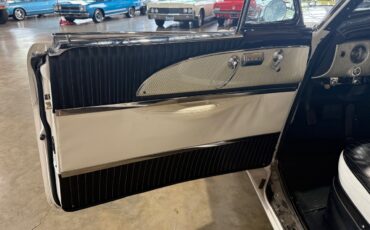 Buick-Skylark-1953-Classic-Car-32
