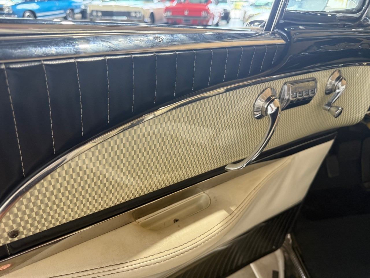 Buick-Skylark-1953-Classic-Car-33