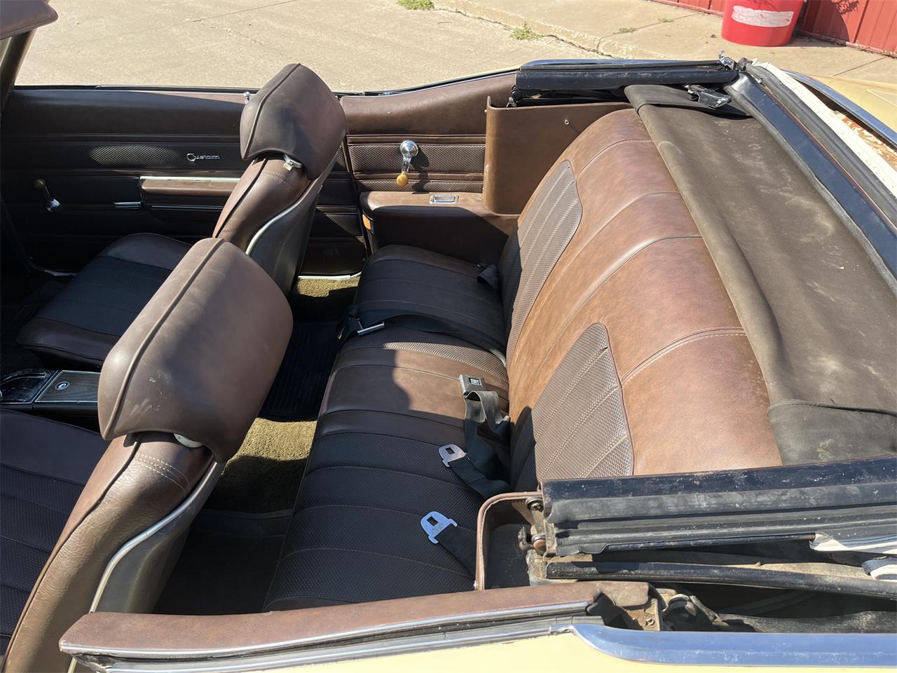 Buick-Skylark-1970-Creme-Tan-17