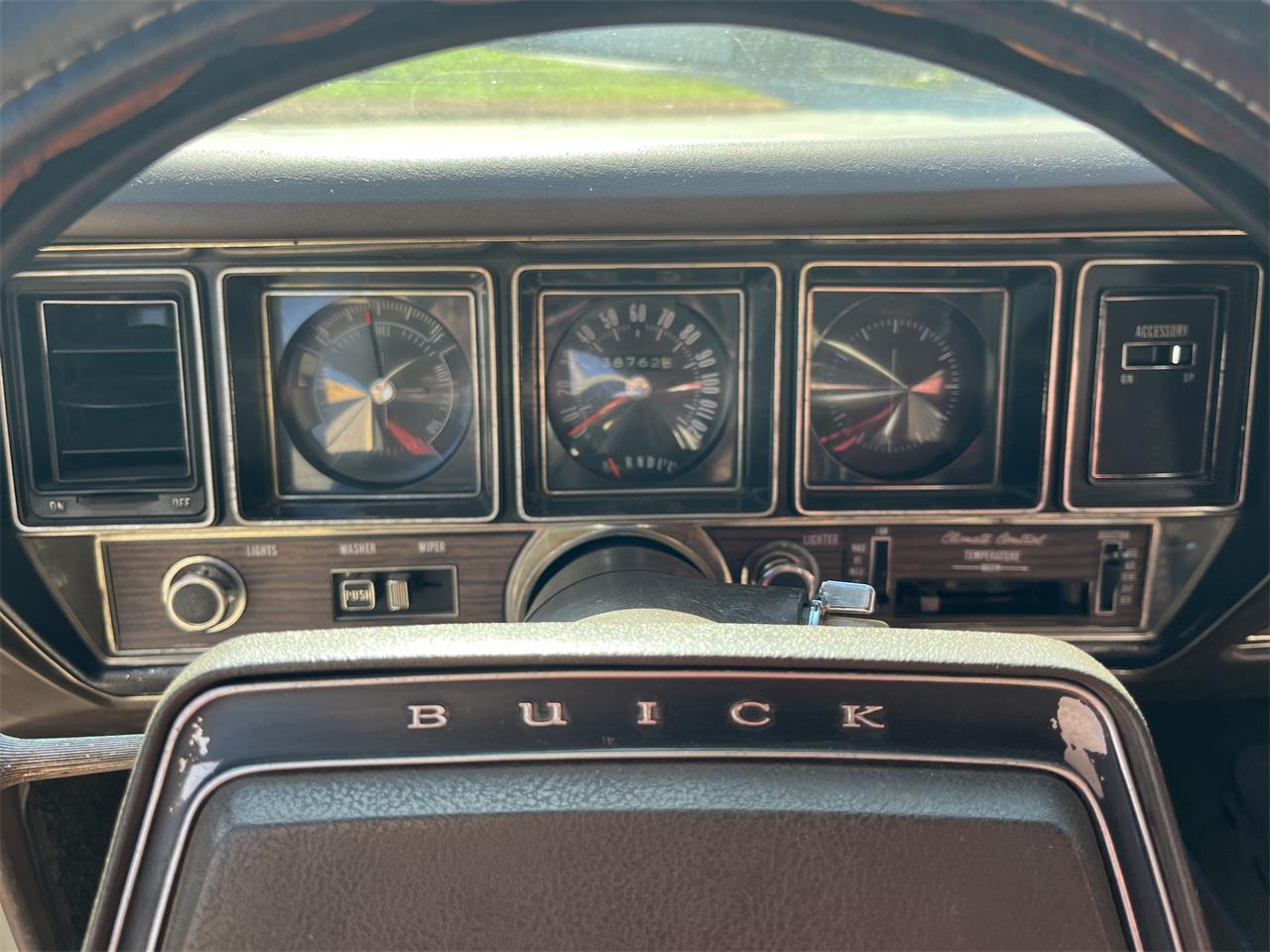 Buick-Skylark-1970-Creme-Tan-18