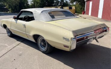 Buick-Skylark-1970-Creme-Tan