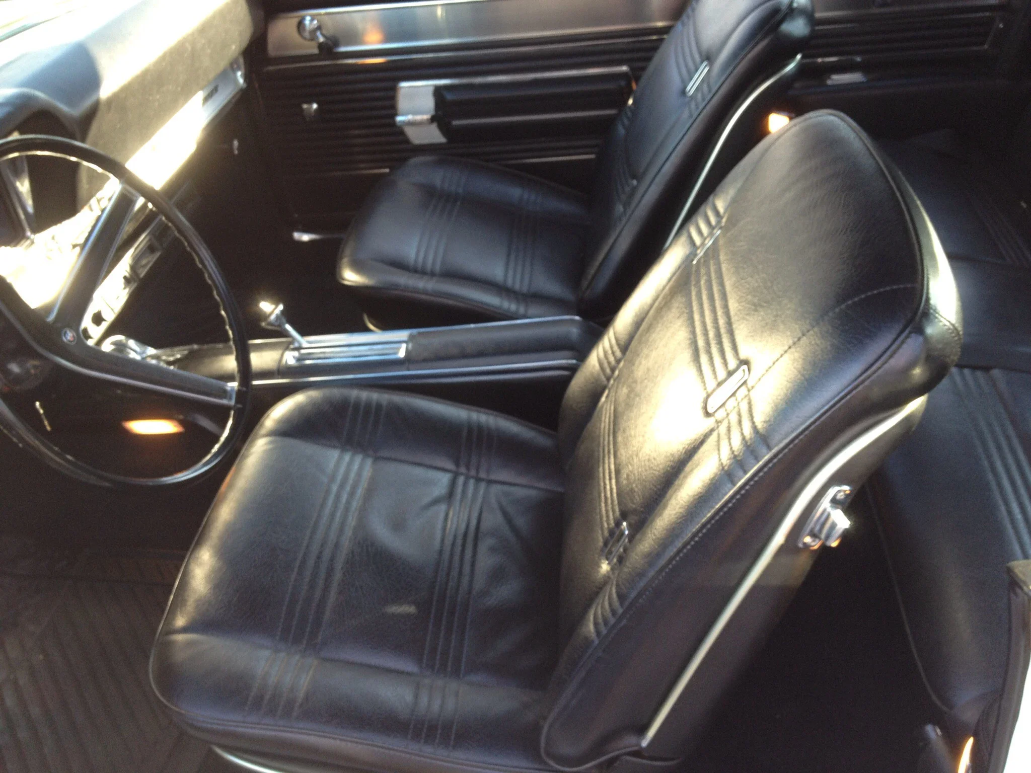 Buick-Wildcat-1968-White-Black-11