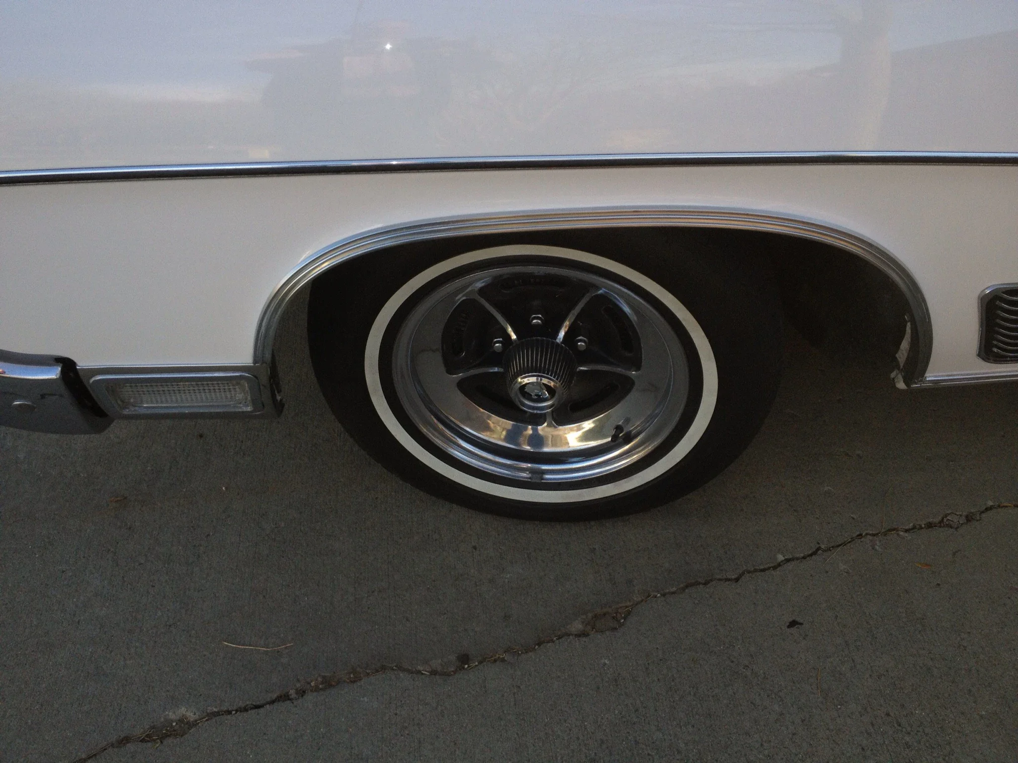 Buick-Wildcat-1968-White-Black-3