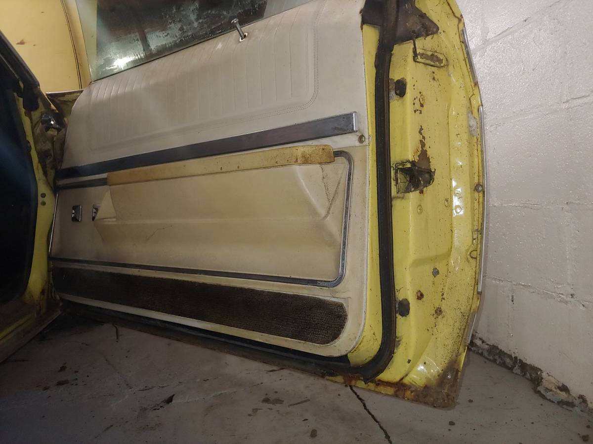 Buick-centurion-1972-yellow-20