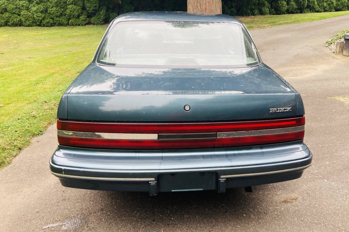 Buick-century-1994-green-10
