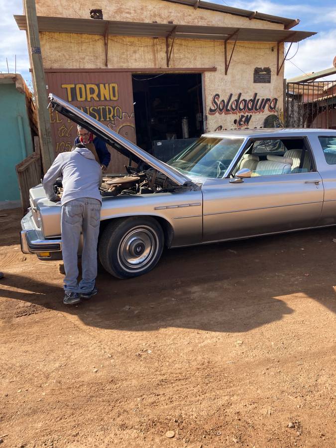 Buick-electra-225-1975-silver-4
