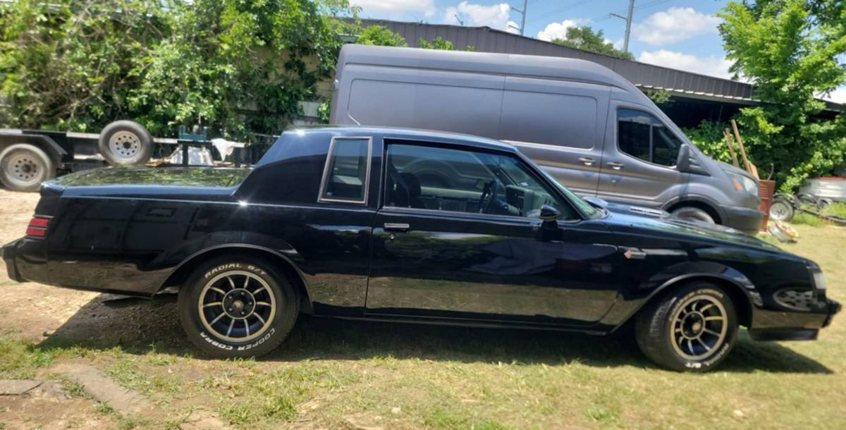 Buick-grand-national-1985-black-2