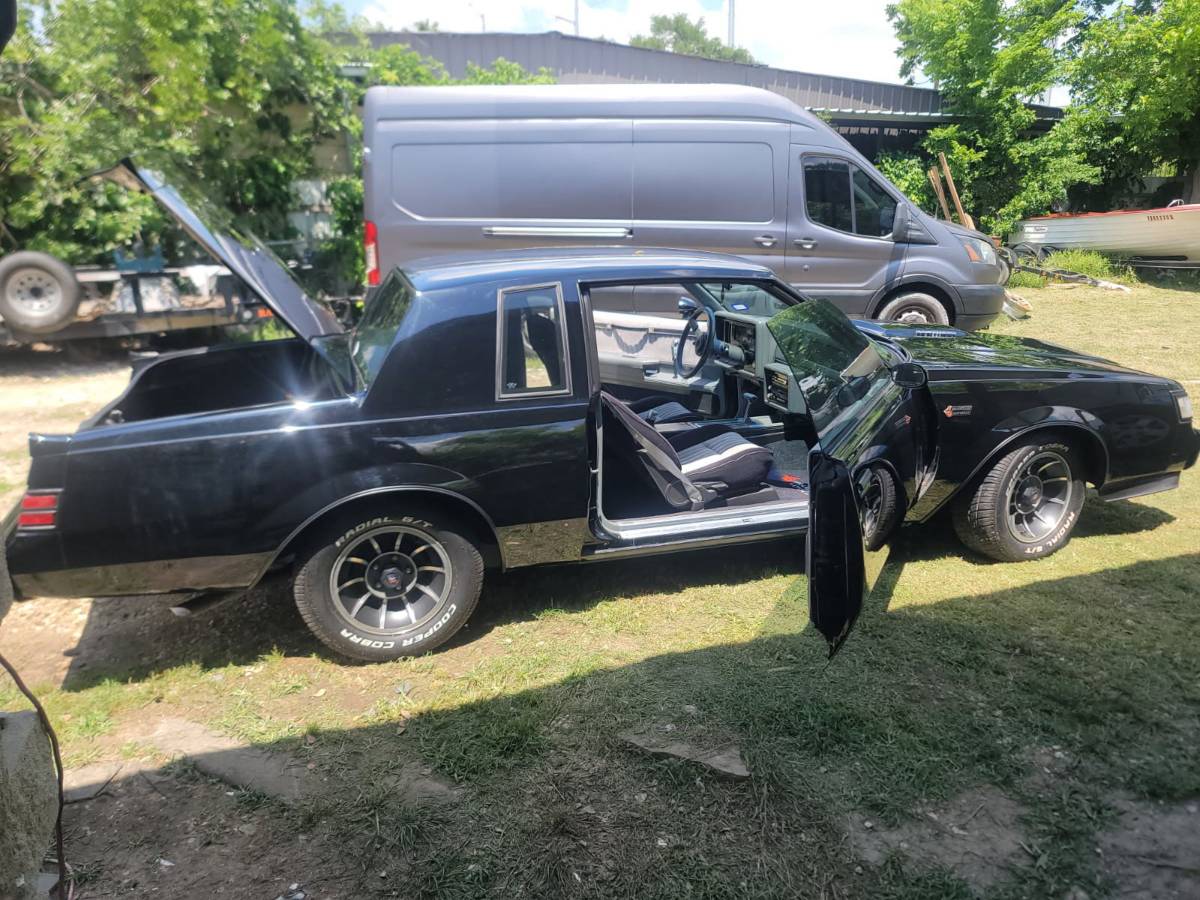 Buick-grand-national-1985-black-4