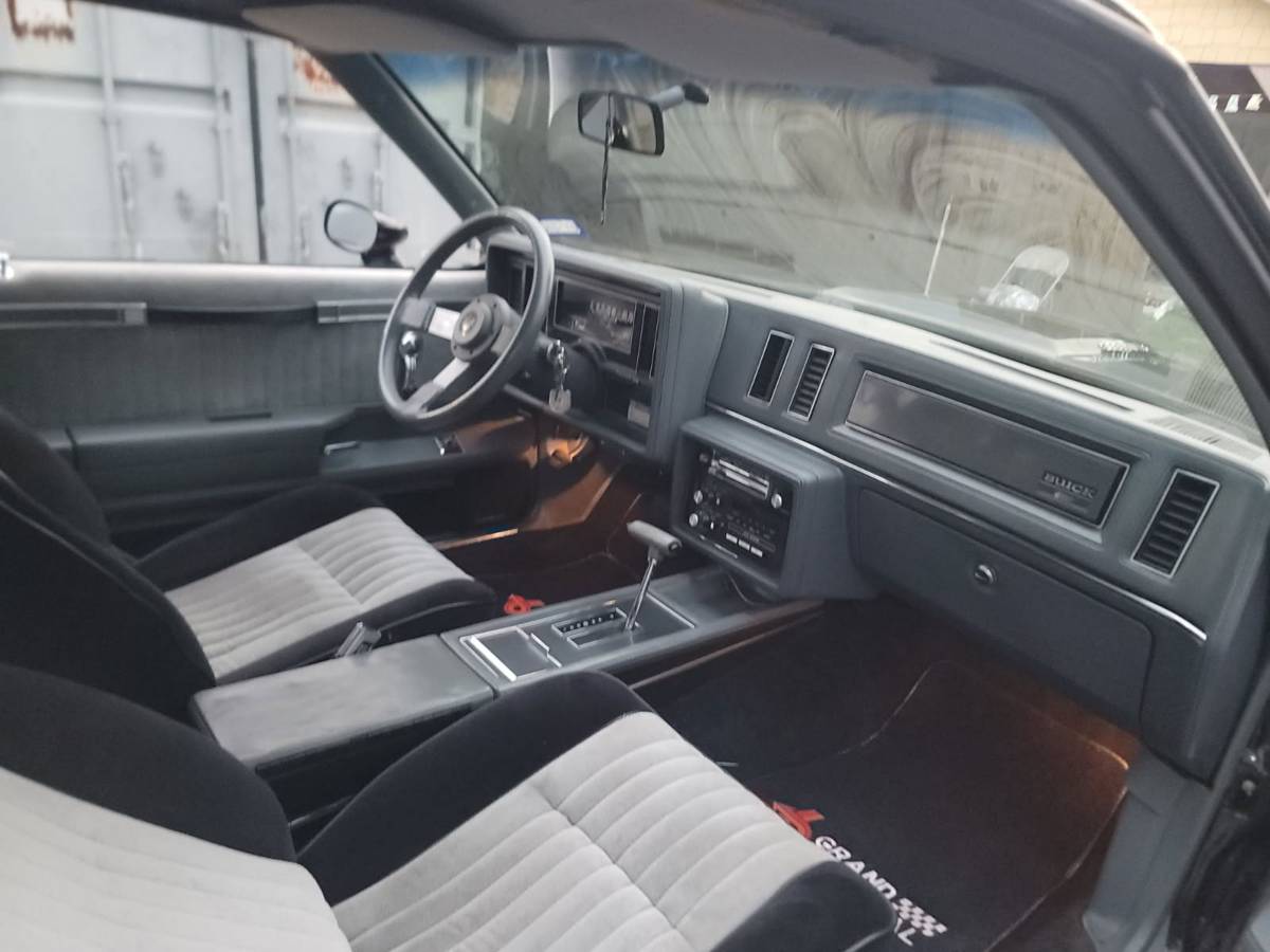 Buick-grand-national-1985-black-5