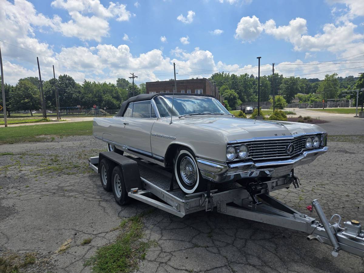 Buick-lacrosse-1964-white-1
