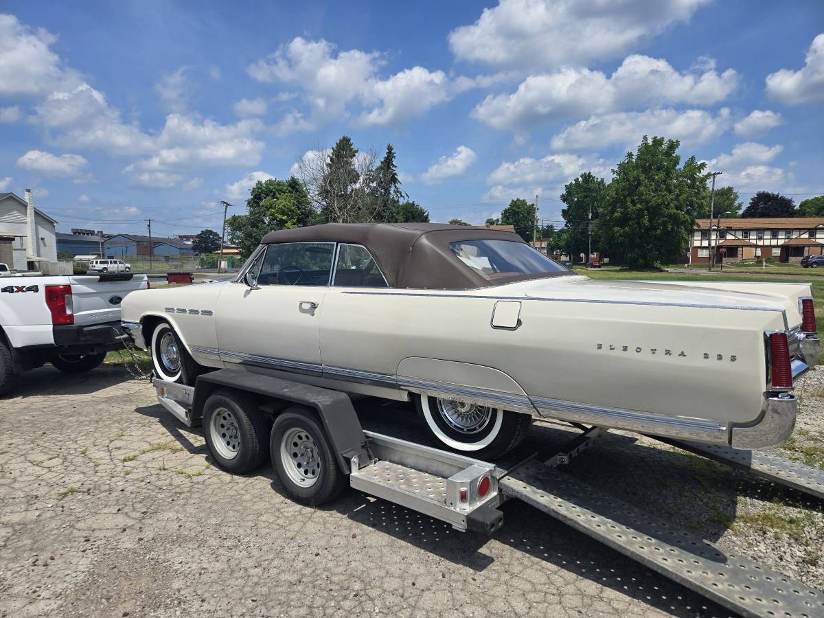 Buick-lacrosse-1964-white-6