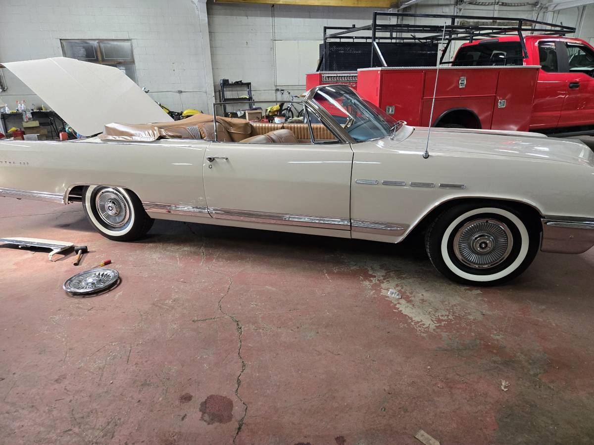 Buick-lacrosse-1964-white