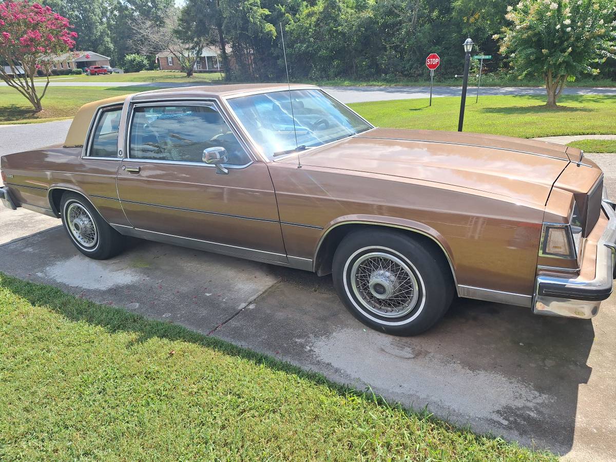 Buick-lasabre-collectors-edition.-1985-brown-10