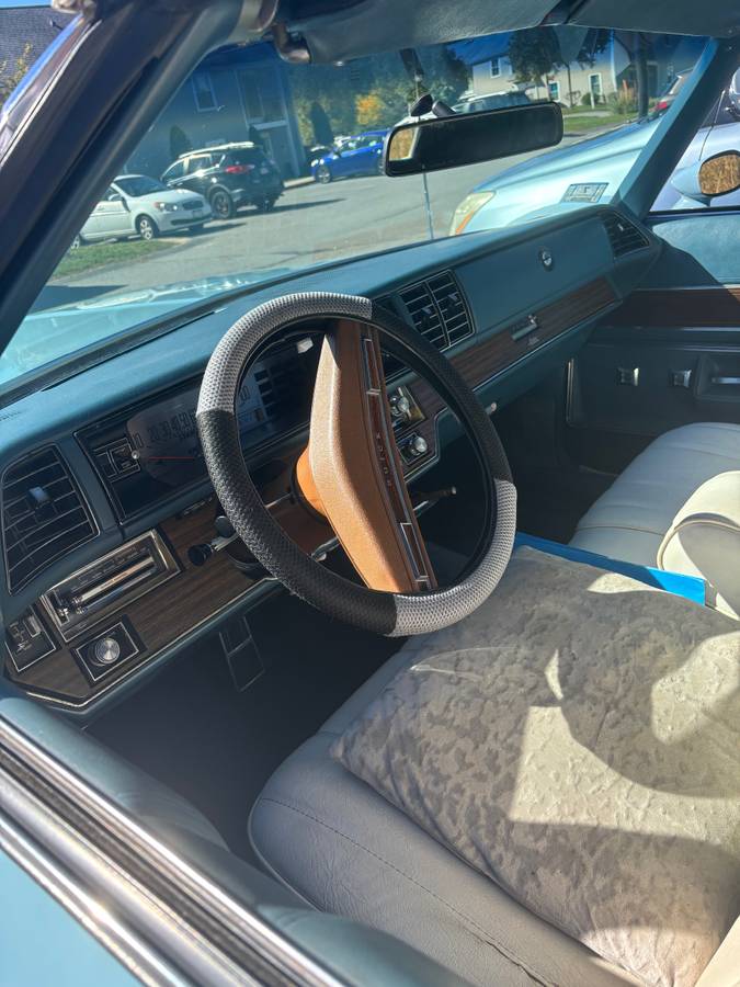 Buick-lesabre-1975-10