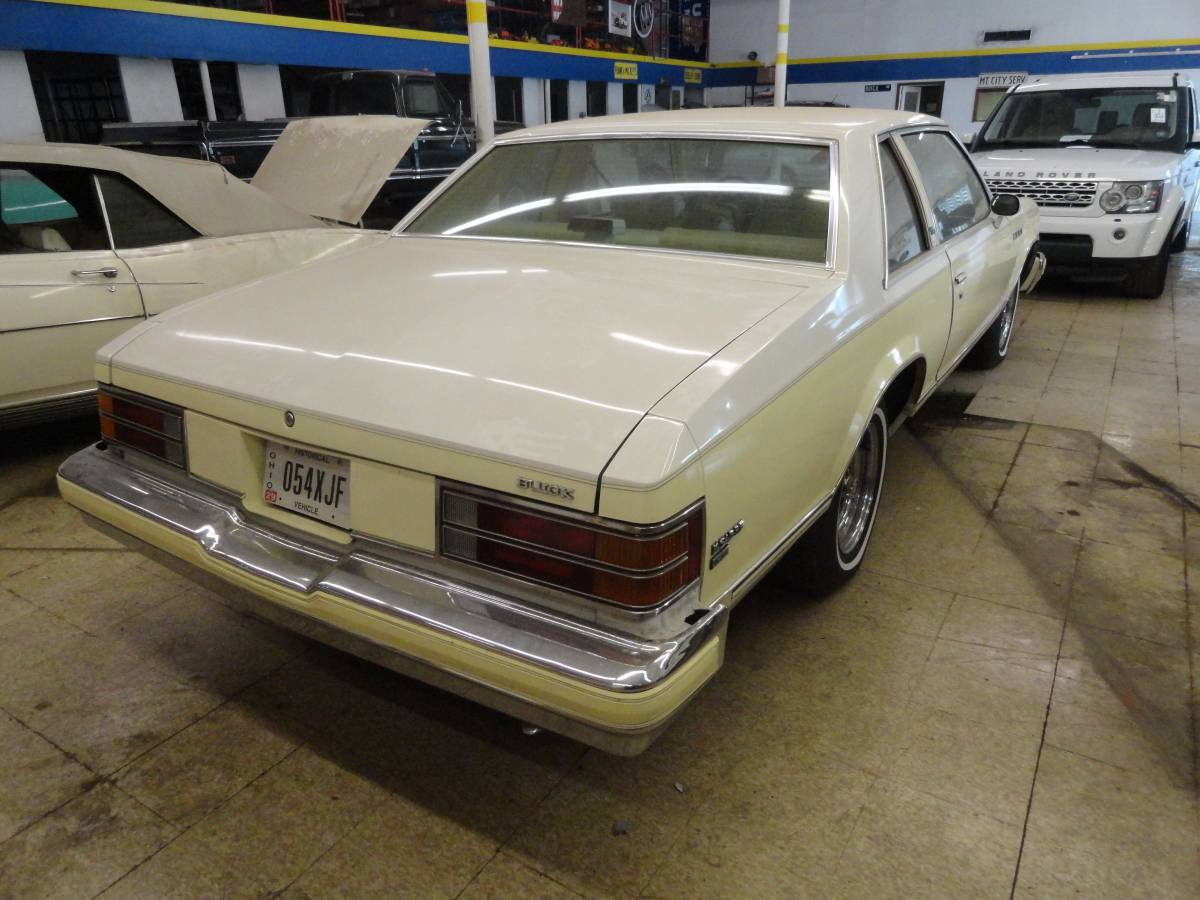 Buick-lesabre-1979-9