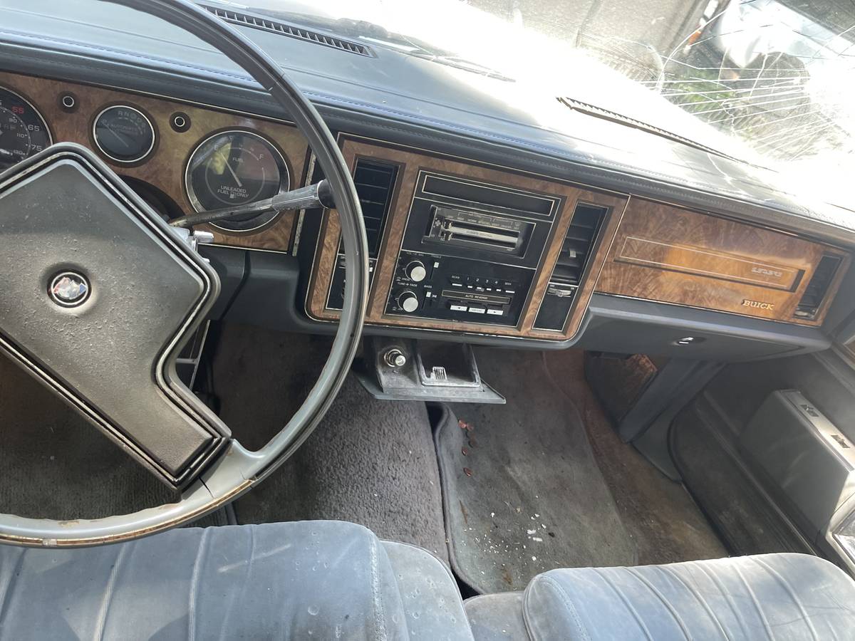 Buick-lesabre-1985-grey-10