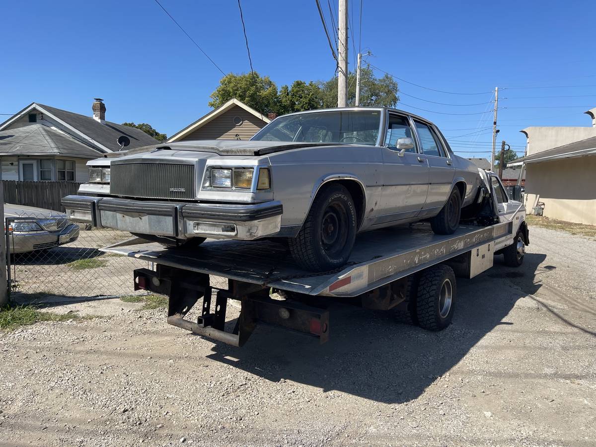 Buick-lesabre-1985-grey-4