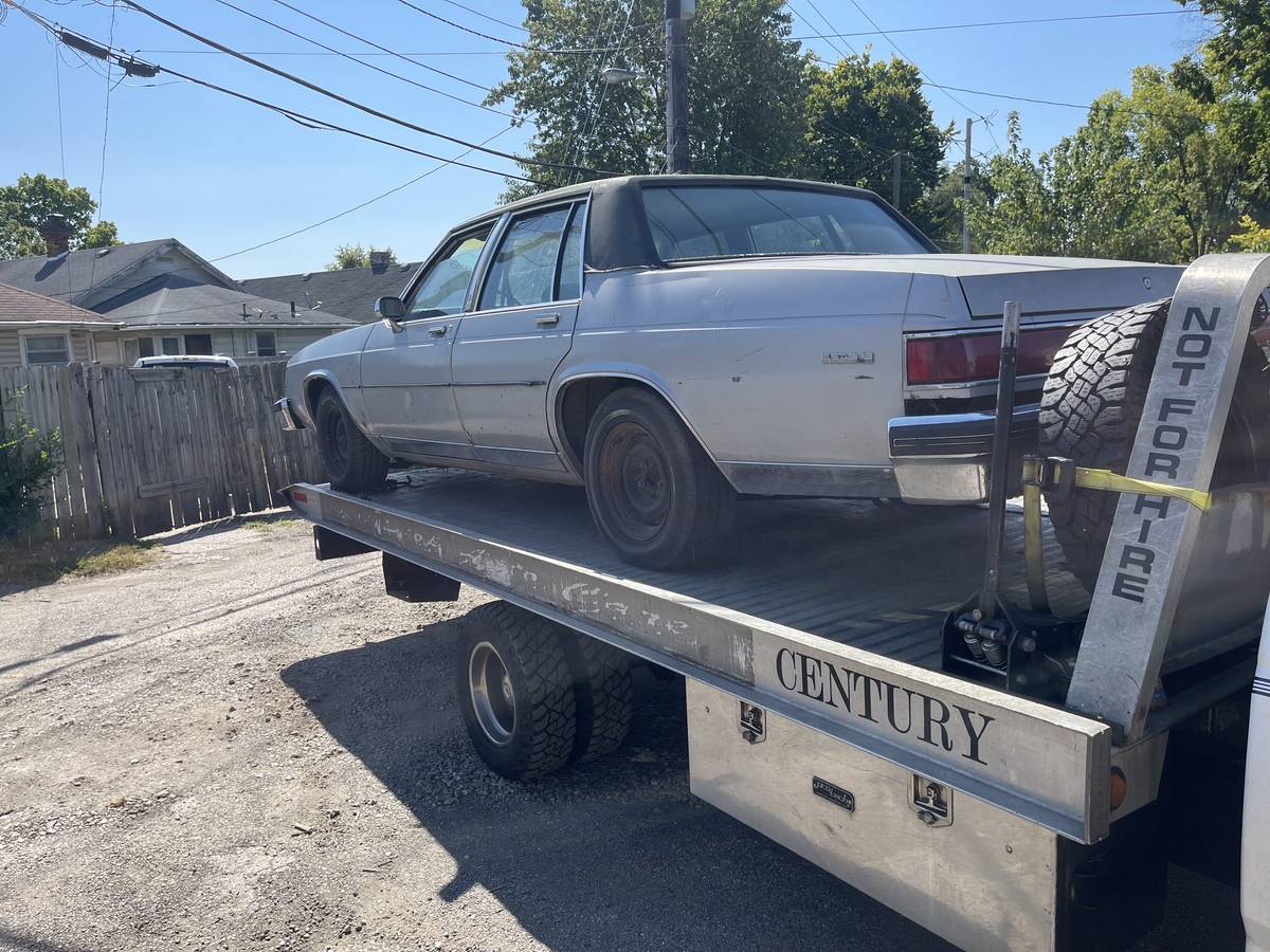 Buick-lesabre-1985-grey-5