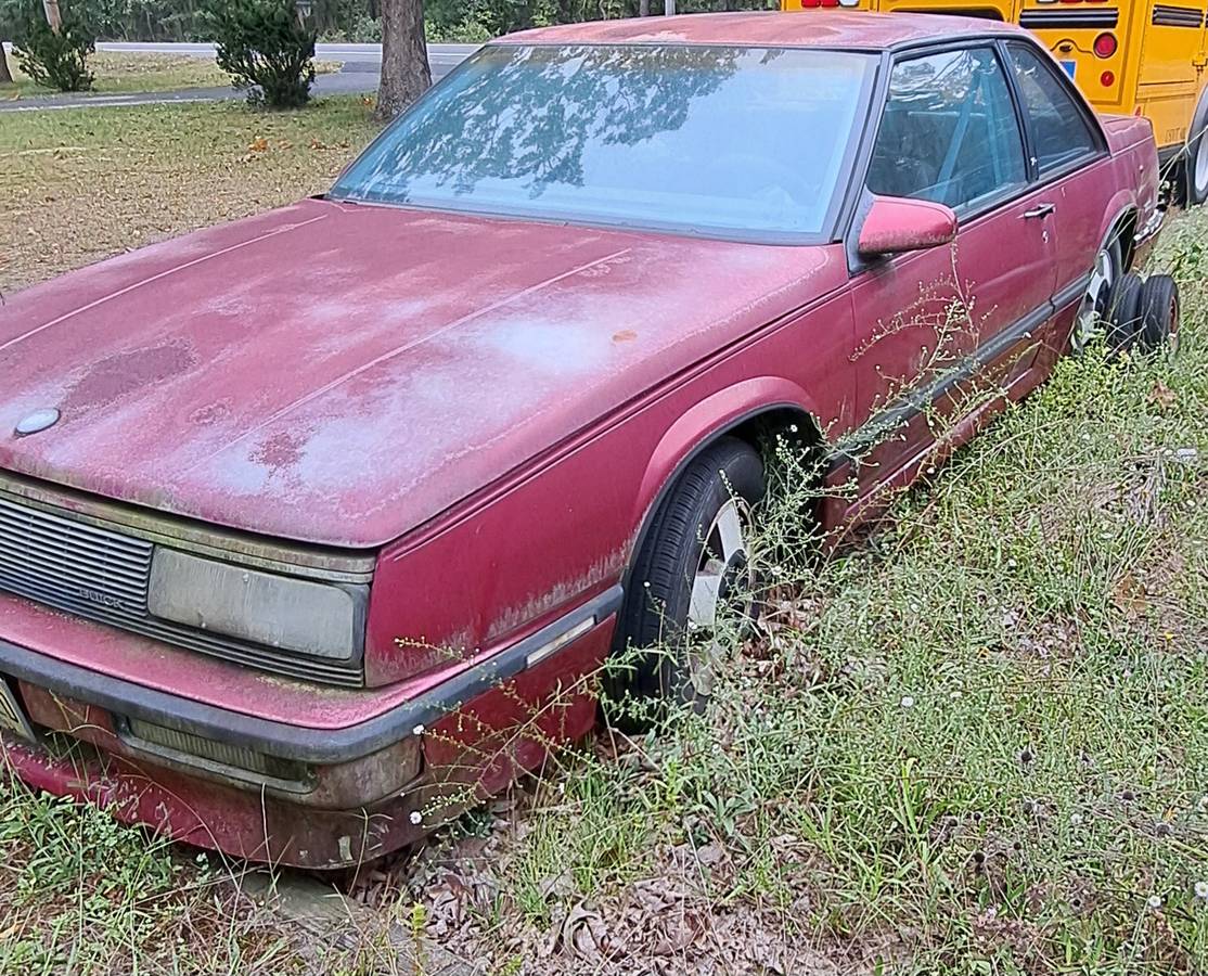 Buick-lesabre-1988-red-1