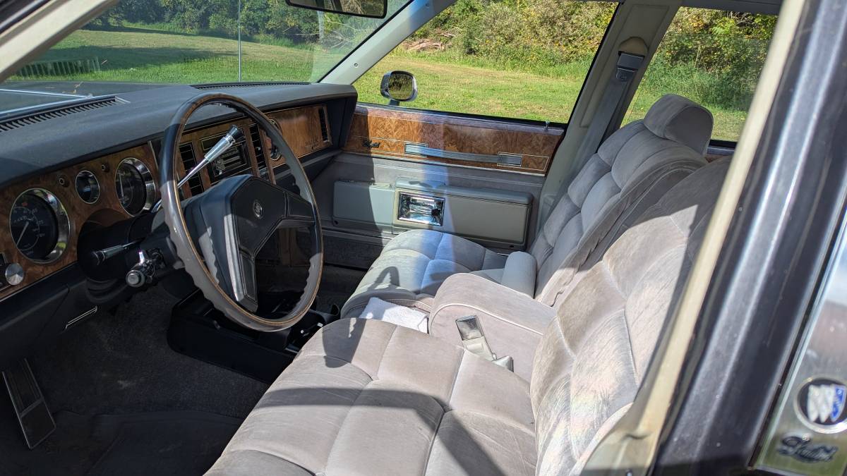 Buick-lesabre-limited-1982-grey-1