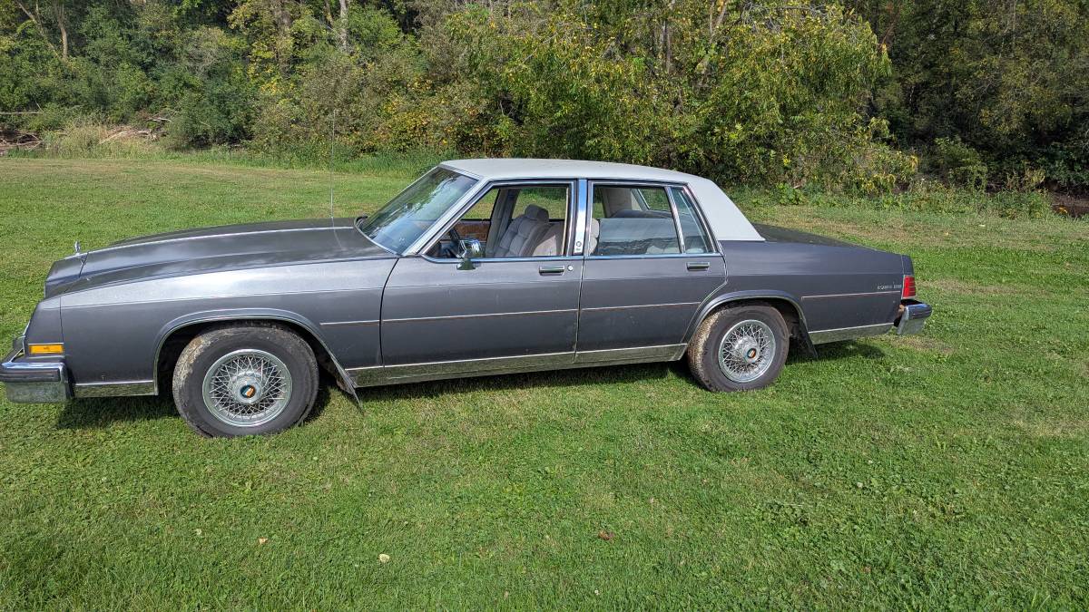Buick-lesabre-limited-1982-grey-4