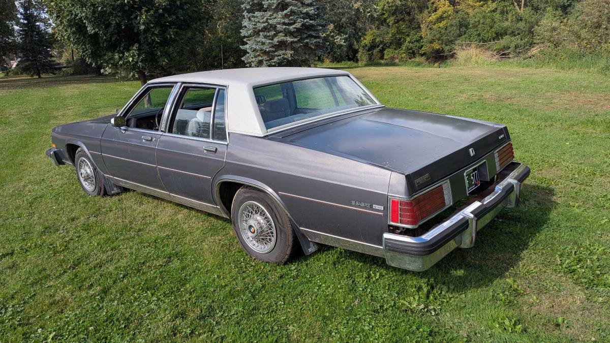 Buick-lesabre-limited-1982-grey