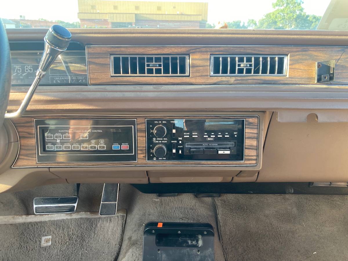 Buick-park-avenue-1989-3