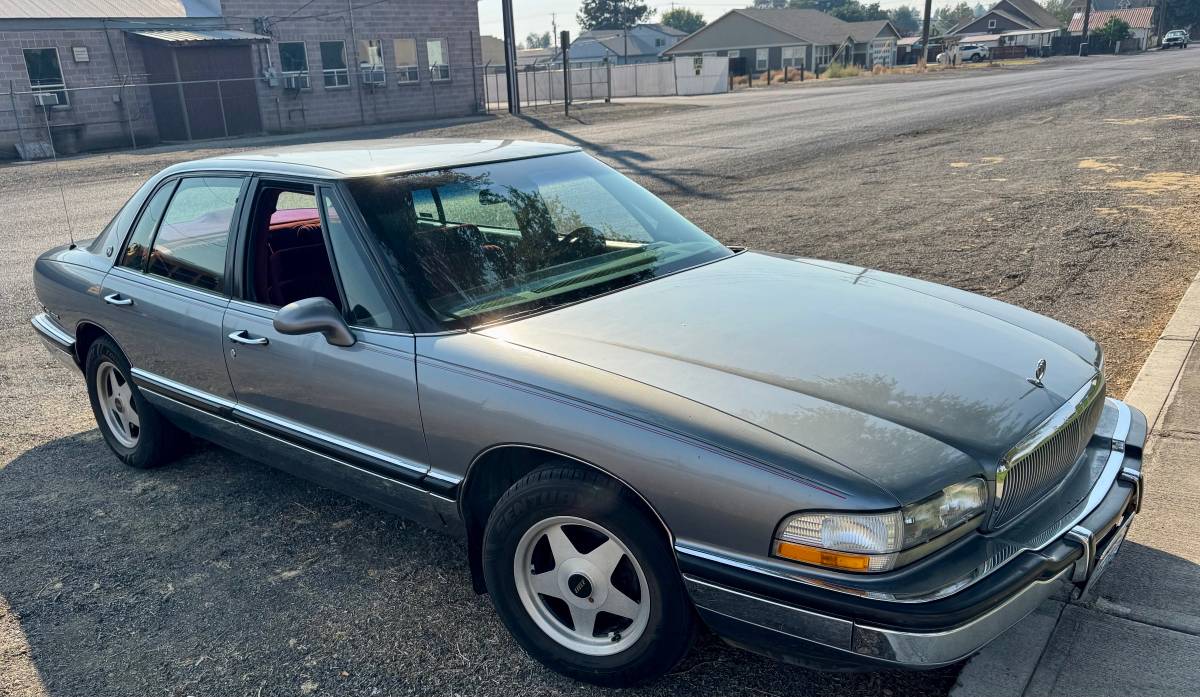 Buick-park-avenue-1991-silver-4