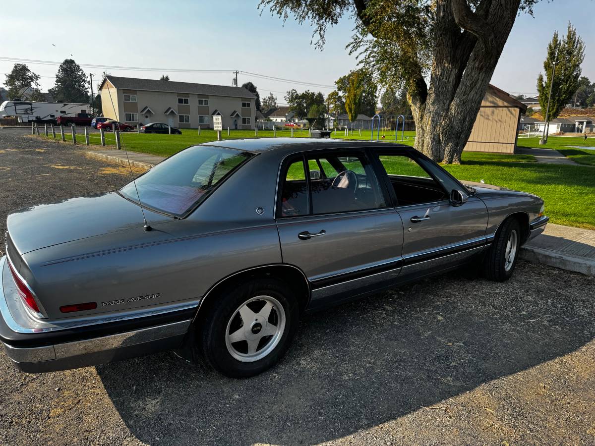 Buick-park-avenue-1991-silver-5