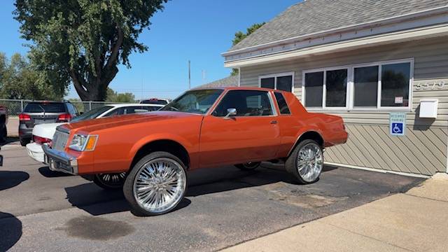 Buick-regal-1983-orange