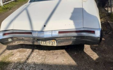 Buick-riviera-1968-white-3