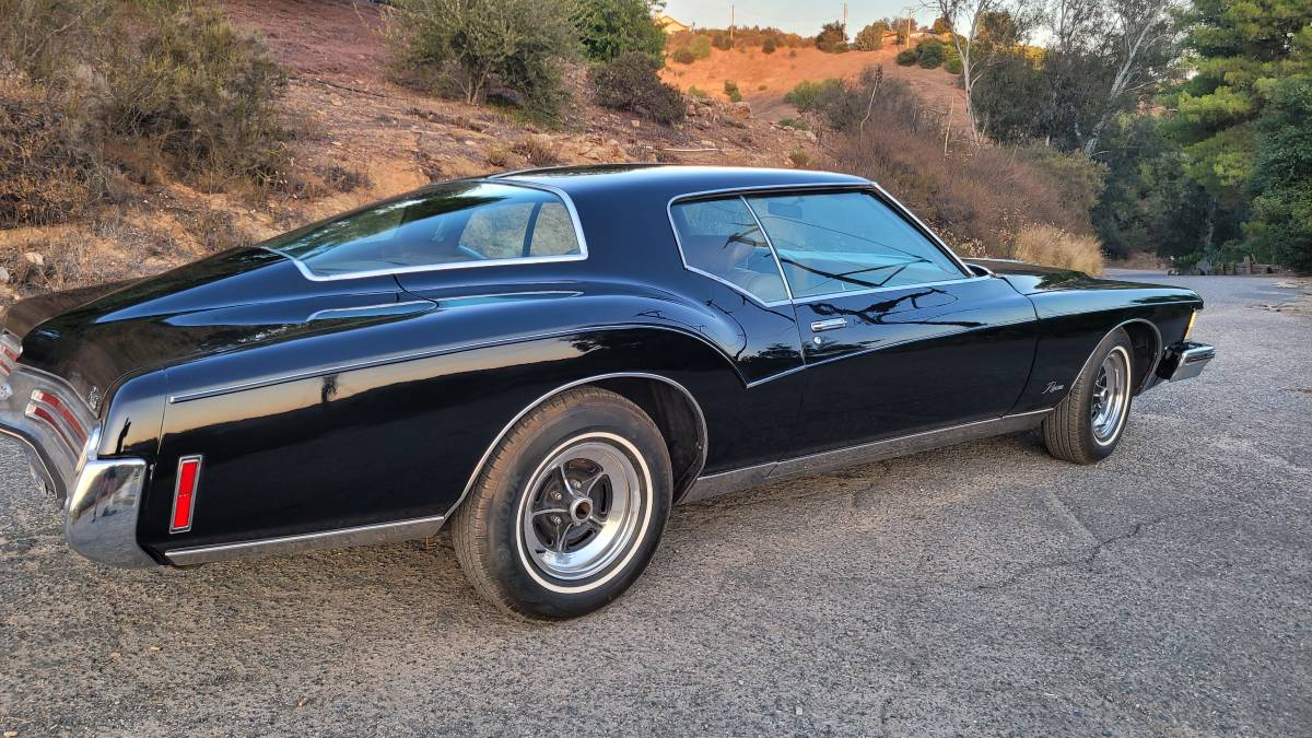 Buick-riviera-1973-black-11