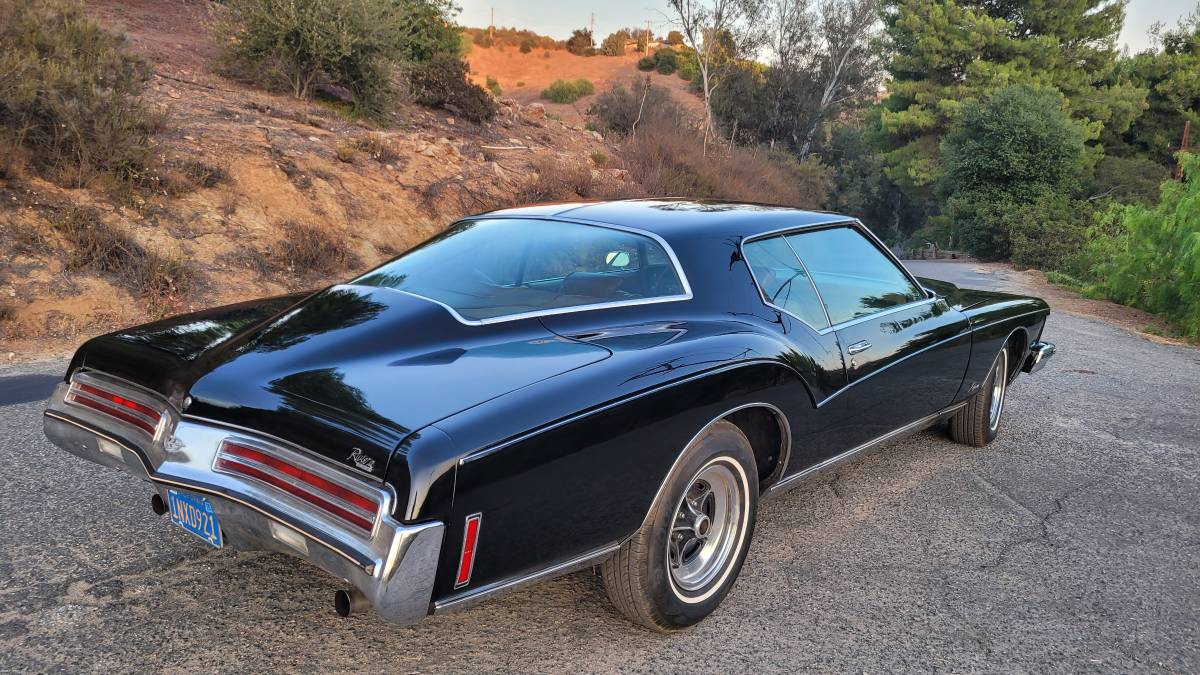 Buick-riviera-1973-black-12