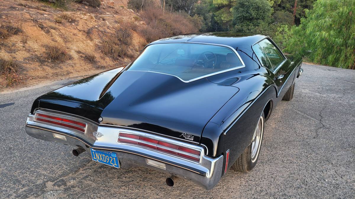 Buick-riviera-1973-black-13