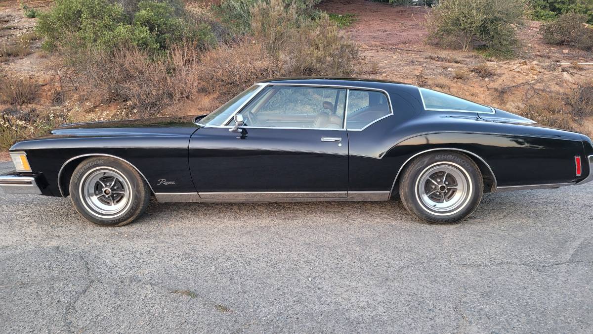 Buick-riviera-1973-black-3