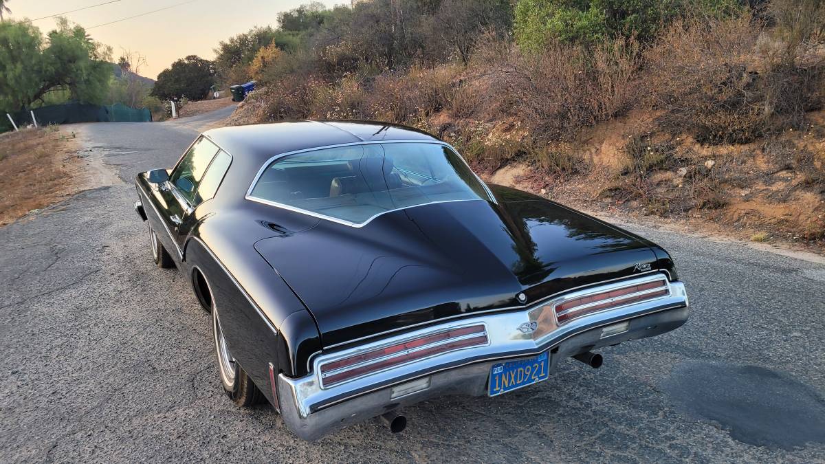 Buick-riviera-1973-black-6