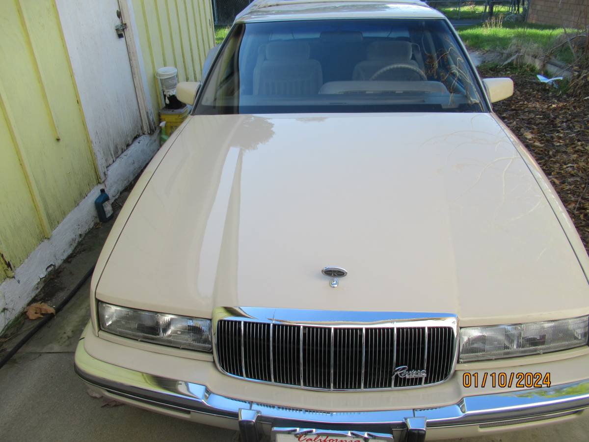 Buick-riviera-1991-10