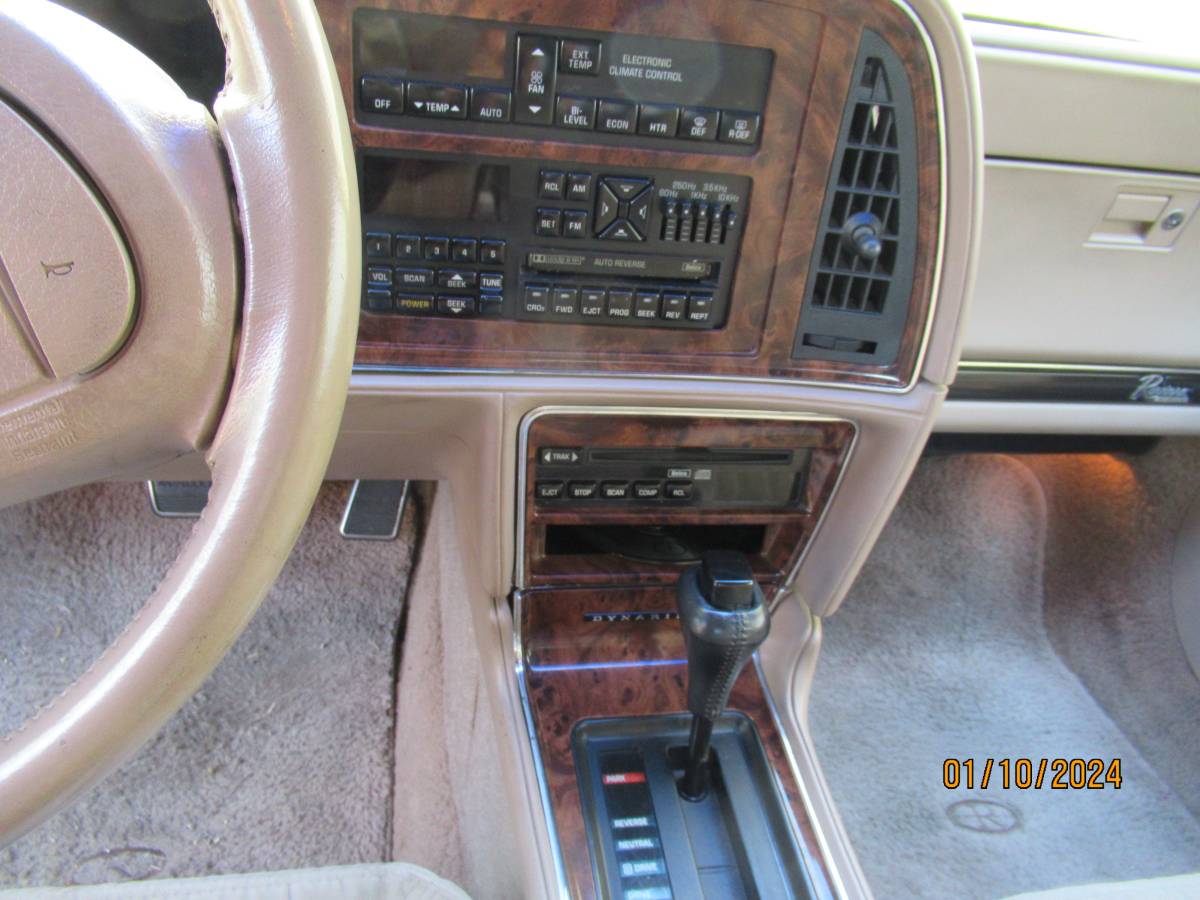 Buick-riviera-1991-16