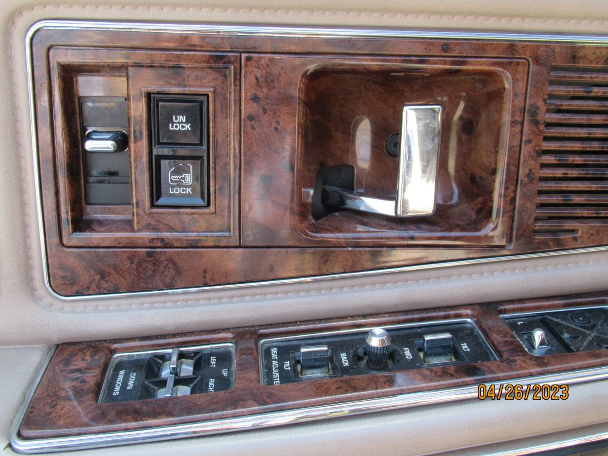 Buick-riviera-1991-21