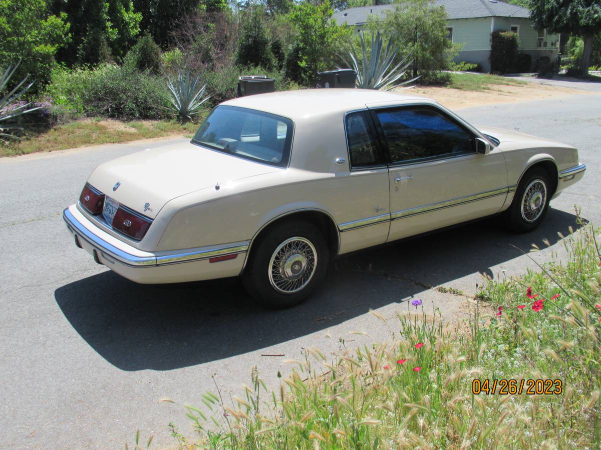 Buick-riviera-1991