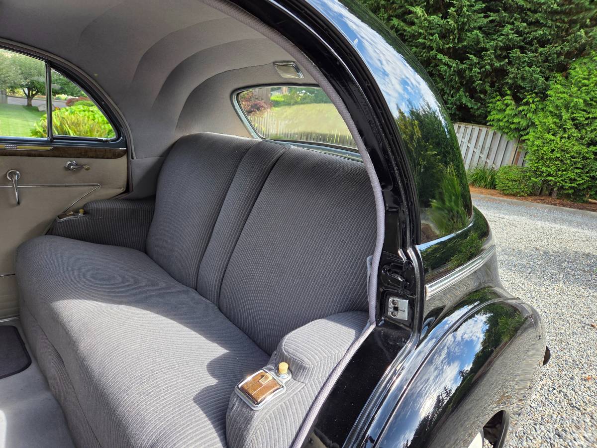 Buick-roadmaster-1940-black-10