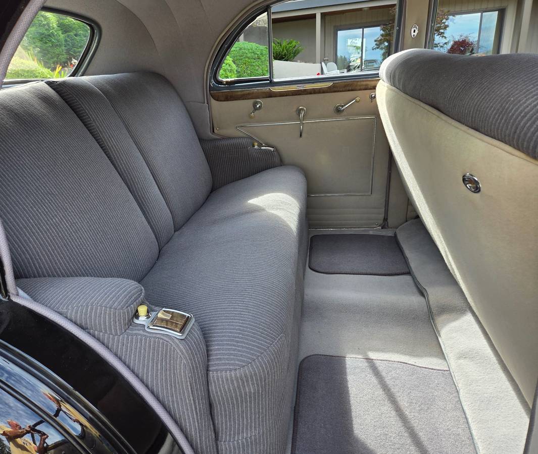 Buick-roadmaster-1940-black-8