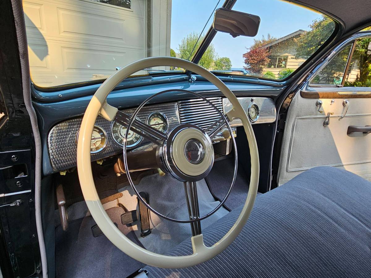 Buick-roadmaster-1940-black-9
