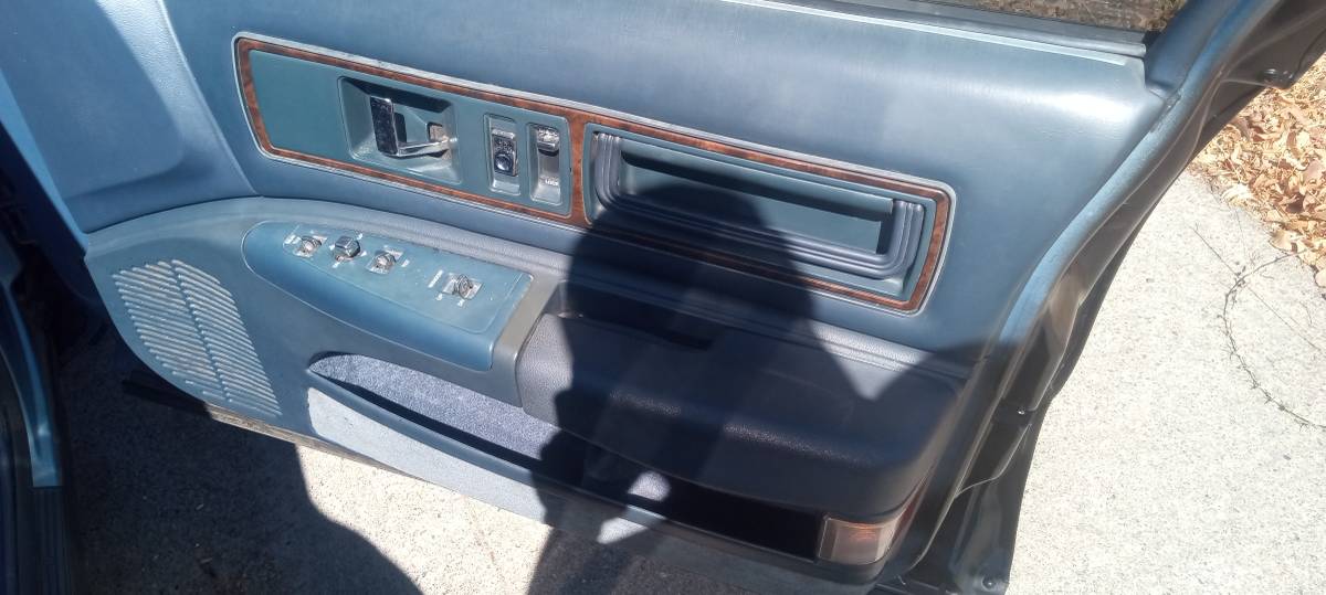 Buick-roadmaster-1993-17